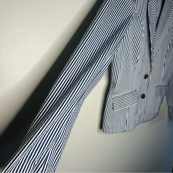 Quiet Luxury St. John Seersucker Navy & White Stripe Classic Blazer Jacket, 12 - Picture 4 of 9